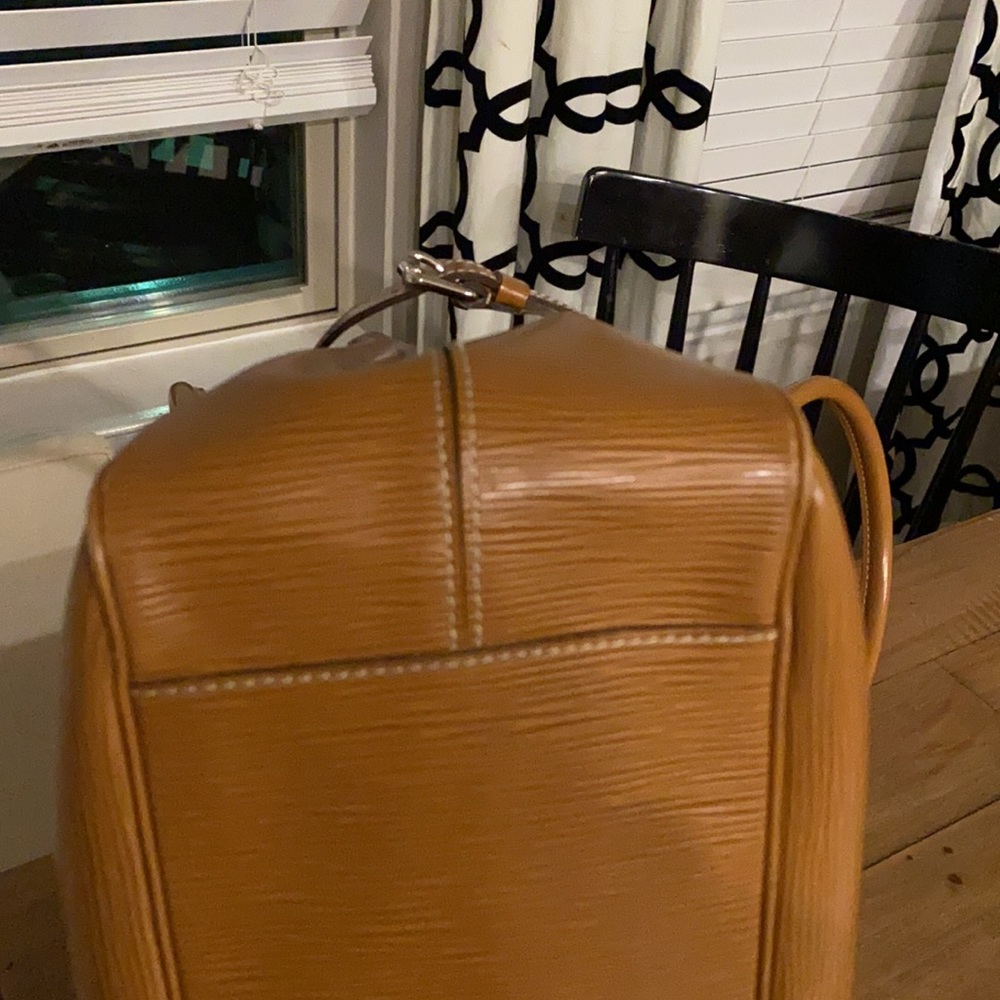 Louis Vuitton Passy Epi Leather - Picture 8 of 14